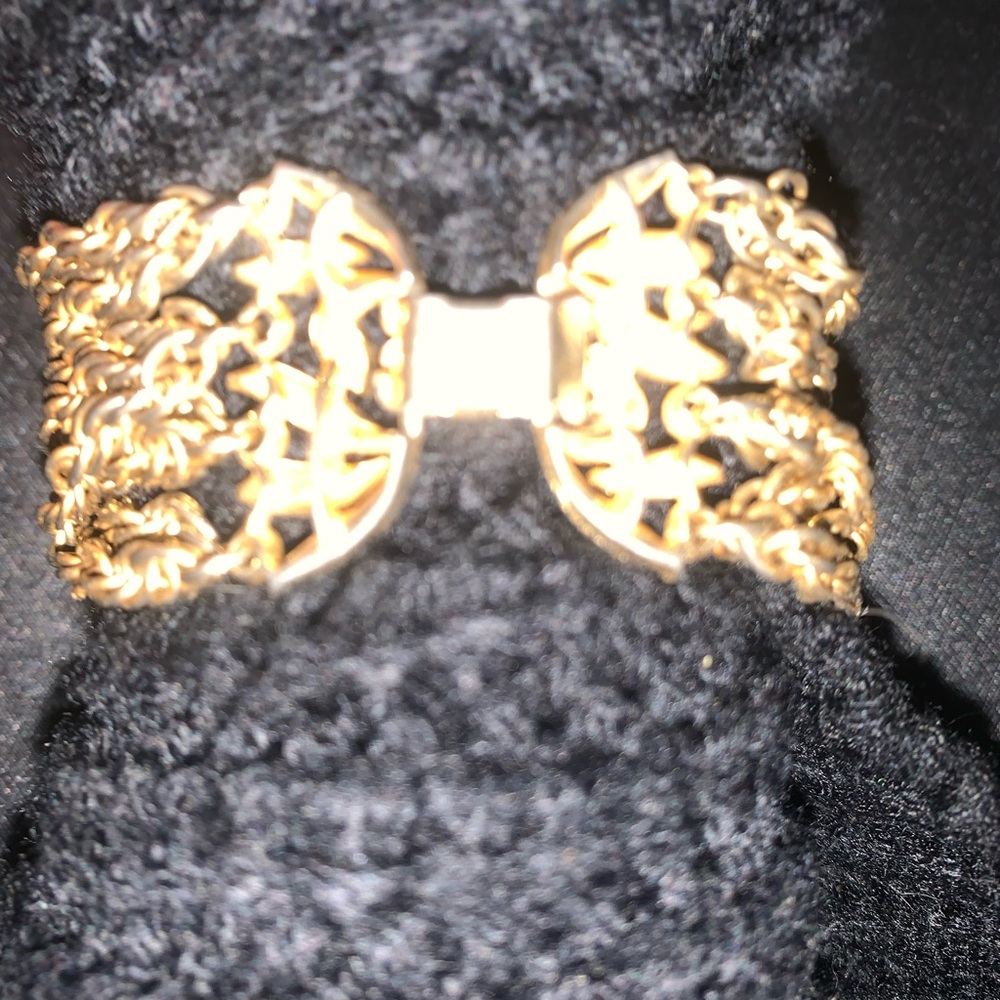 Stylish Vintage Gold Bow Bracelet